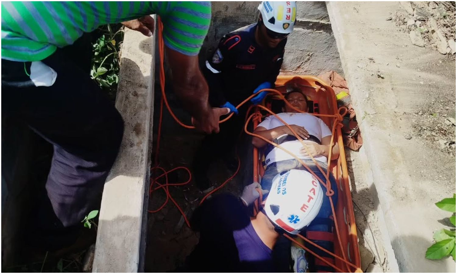 Rescatan a mujer que cayó en una fosa del cementerio municipal de Cabimas