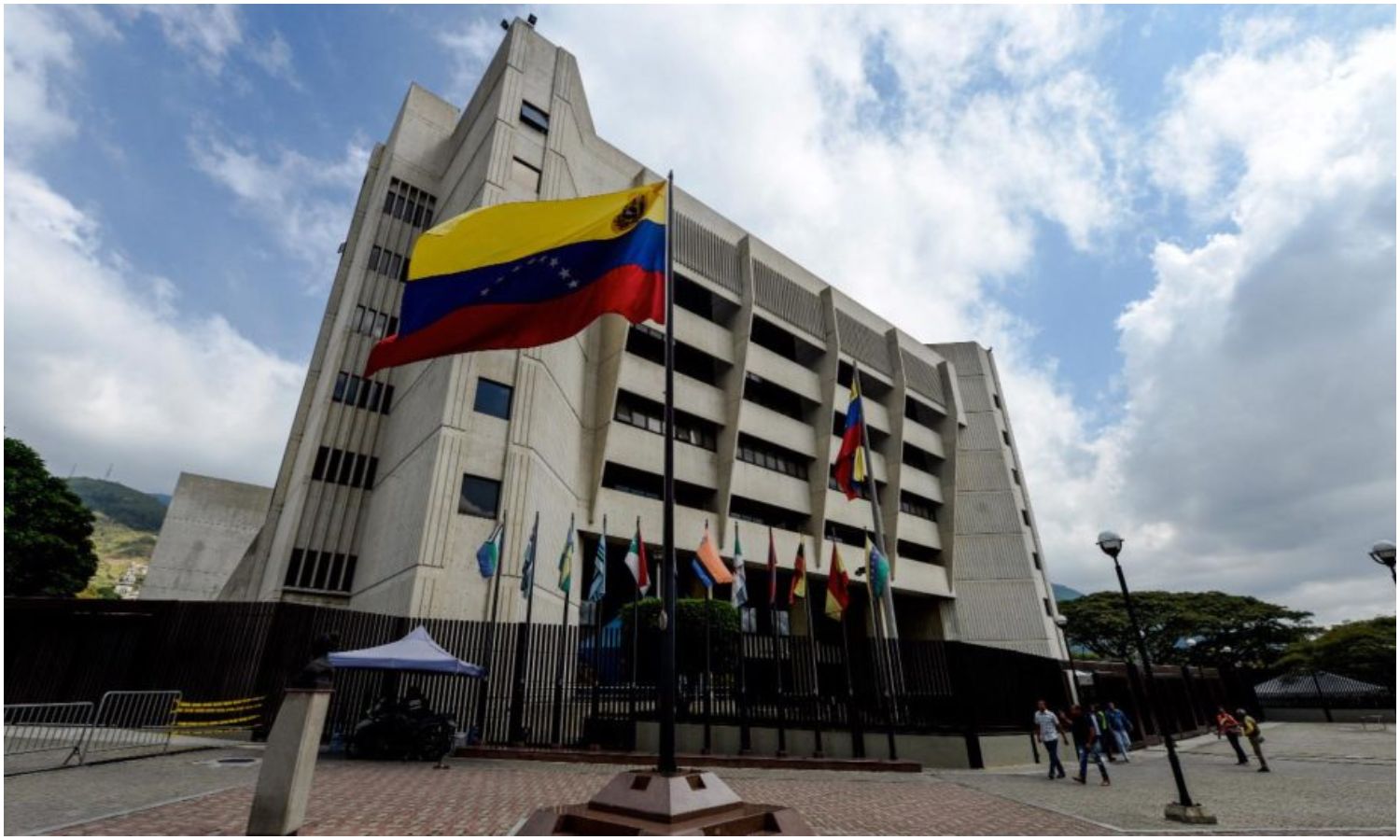 Solicitan al TSJ revocar la nacionalidad de 25 venezolanos en el exilio: María Corina Machado y Edmundo González están en la lista