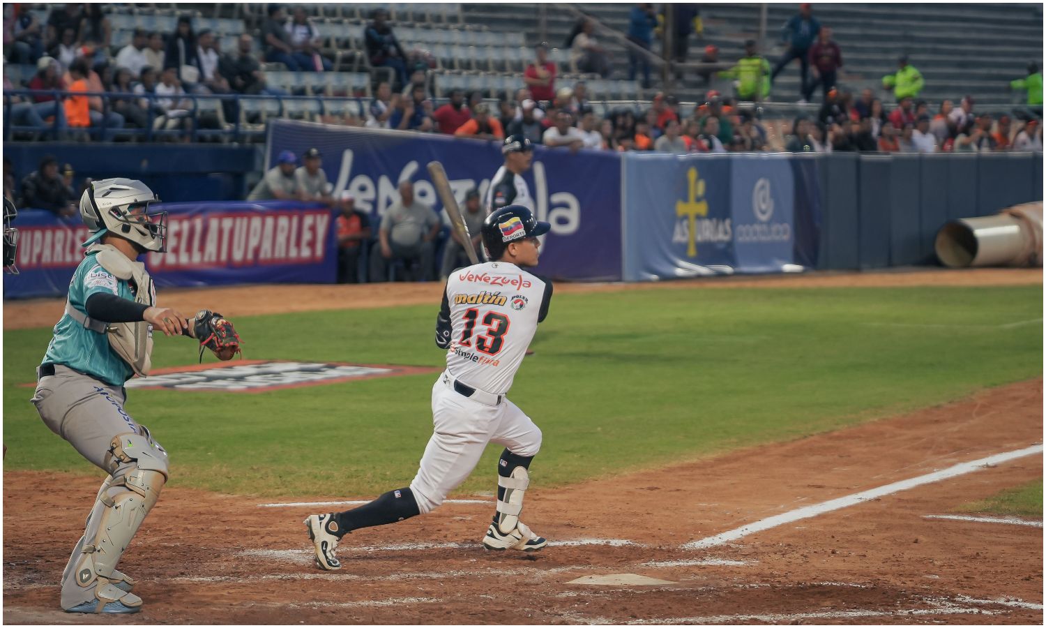 Águilas del Zulia vence 5-4 a Bravos y cierra la quinta semana en solitario en el primer lugar