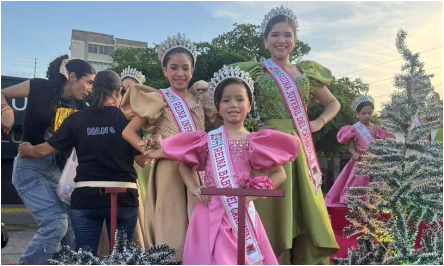 Maracaibo se llenó de color y alegría con el desfile de la 59° Feria de la Chinita