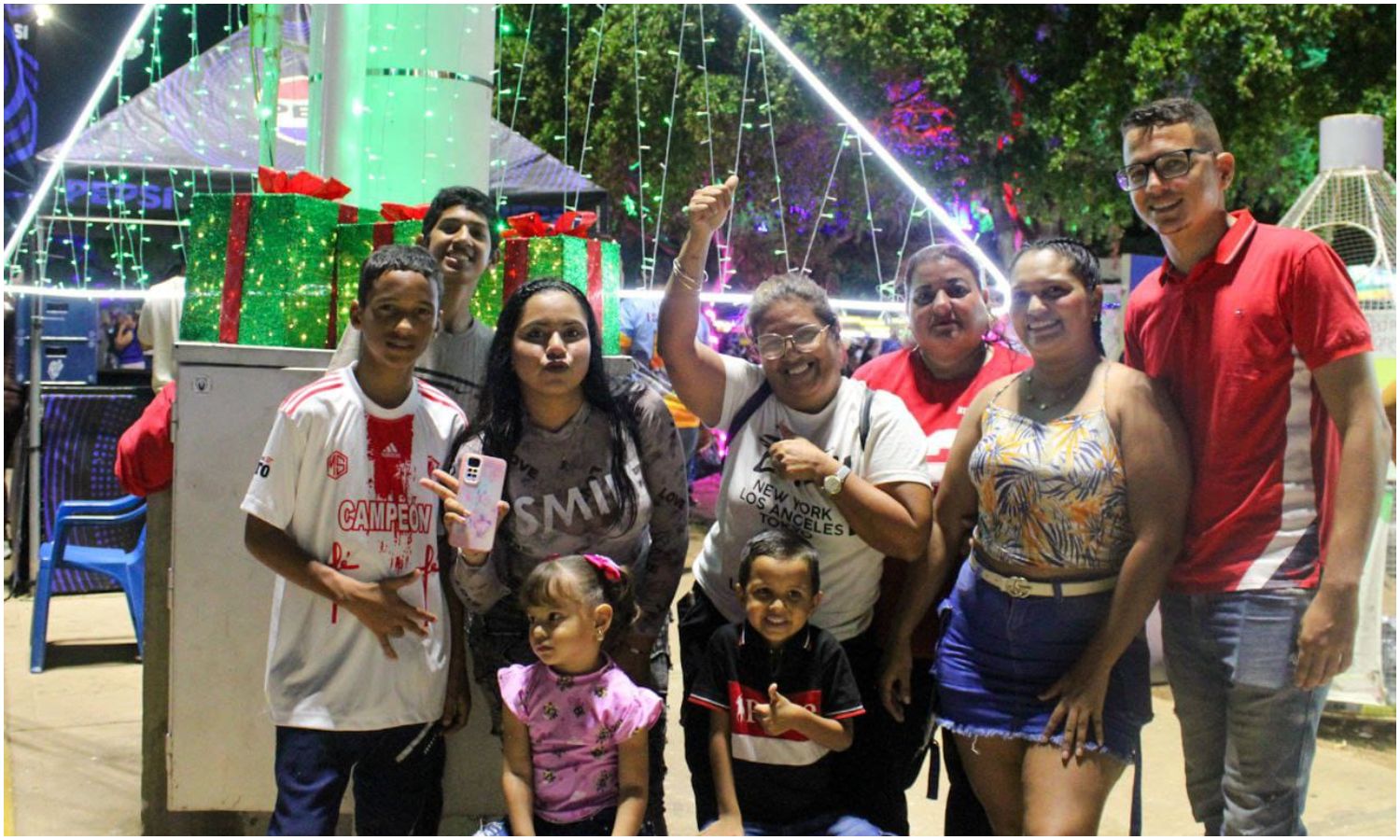 La Vereda del Lago volvió a brillar con el Gran Encendido Navideño tras 16 años de ausencia