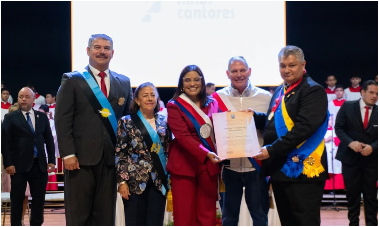 Niños Cantores del Zulia celebró 50 años con sesión solemne y reconocimientos a su director, Richard Colmenares