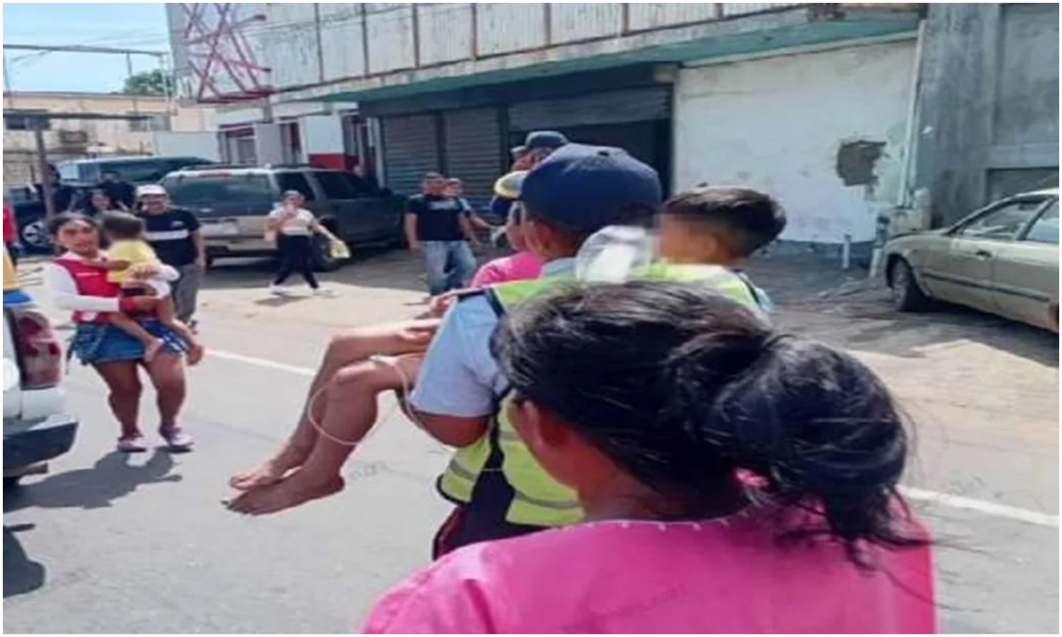Intoxicación de 55 niños en escuela de Jesús Enrique Lossada ocurrió por una fumigación