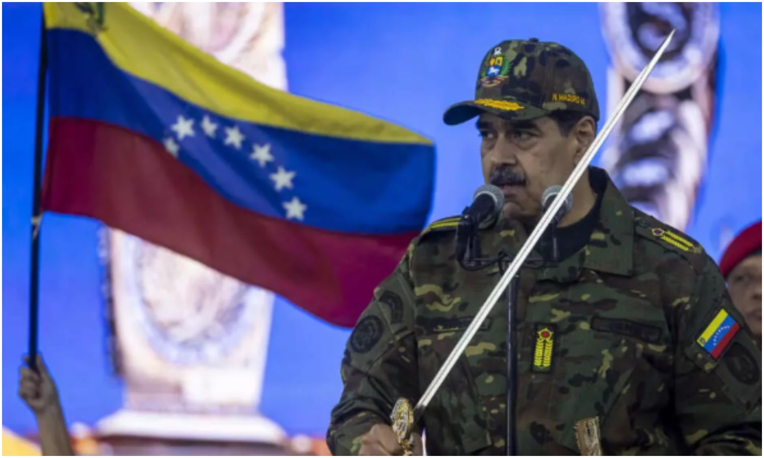 Senador de Estados Unidos afirma que Washington sugirió a Nicolás Maduro aceptar exilio en Rusia