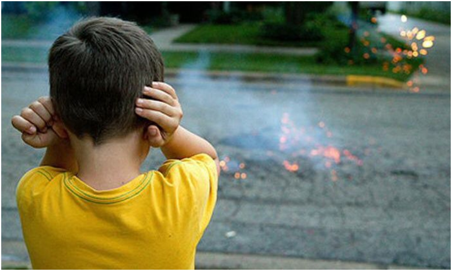 Bomberos de Maracaibo alertan sobre riesgos de la pirotecnia en niños durante la temporada decembrina