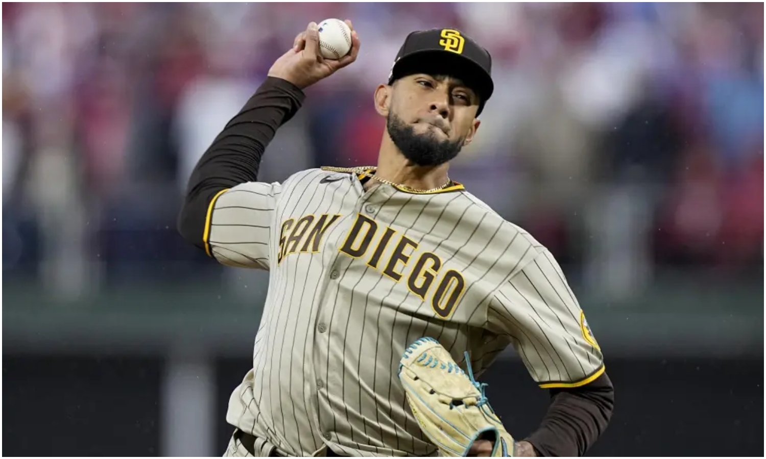 Robert Suárez refuerza a los Bravos de Atlanta con un contrato de tres años y 45 millones de dólares