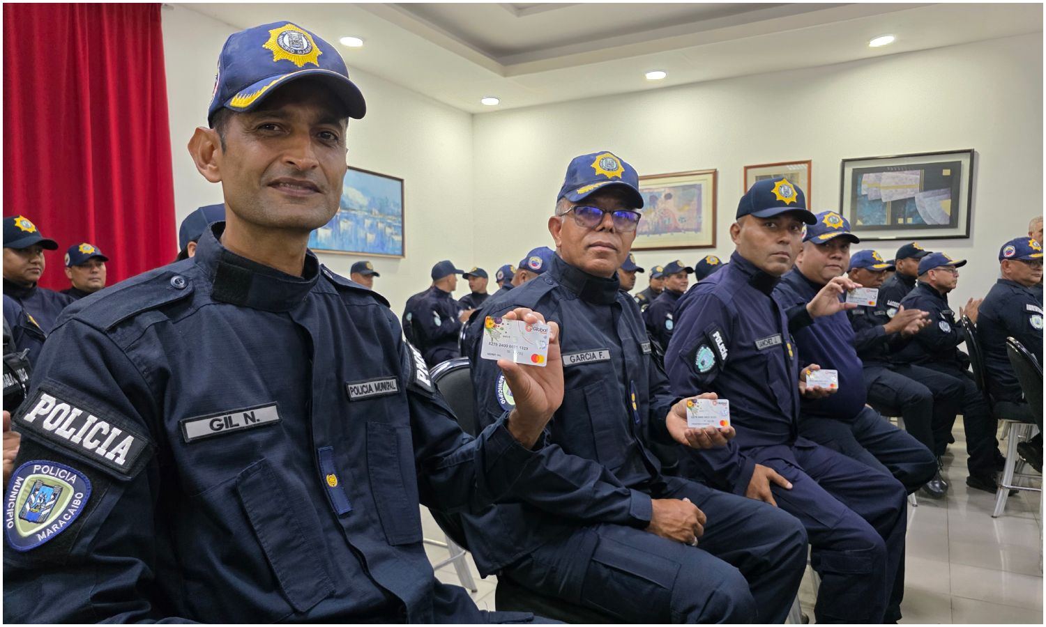 Alcalde Di Martino entregó 719 tarjetas con bono especial a funcionarios de Polimaracaibo