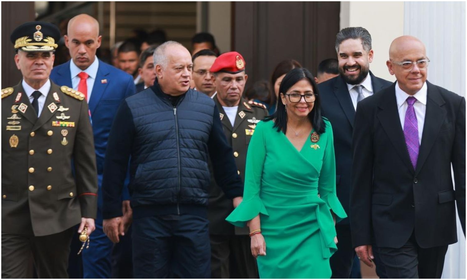 Autoridades del gobierno vuelven a activar sus cuentas en X: la red sigue inactiva en Venezuela