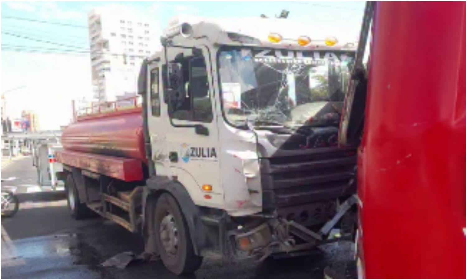 Choque entre camión y autobús deja 26 heridos en la avenida Bella Vista de Maracaibo