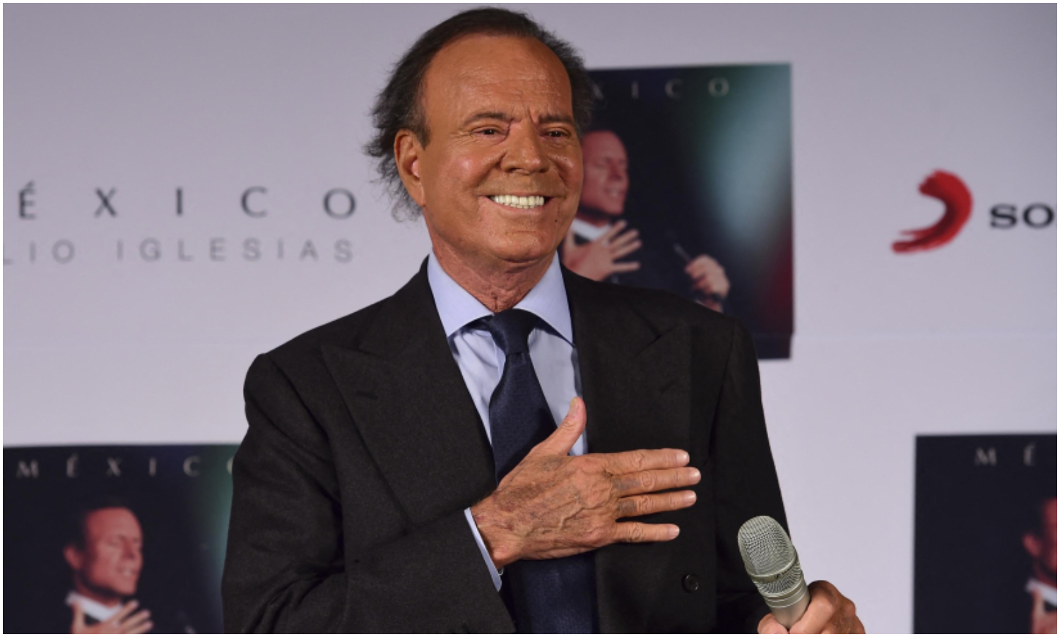 Julio Iglesias niega acusaciones de abuso sexual: “Me causan una gran tristeza”