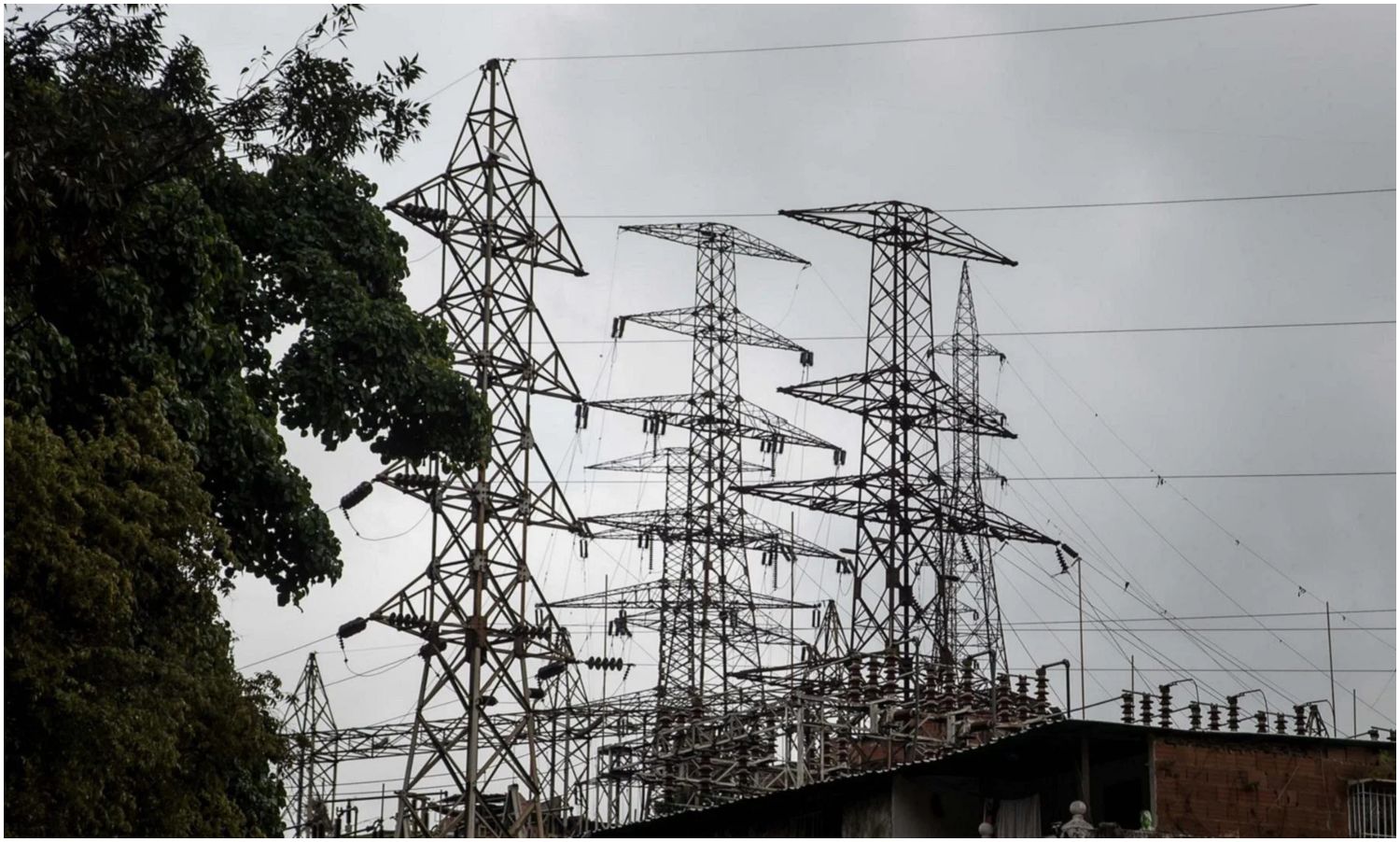 Estados Unidos anuncia acuerdo energético con Venezuela de 500.000 millones de dólares y recibe barriles de petróleo para venderlos