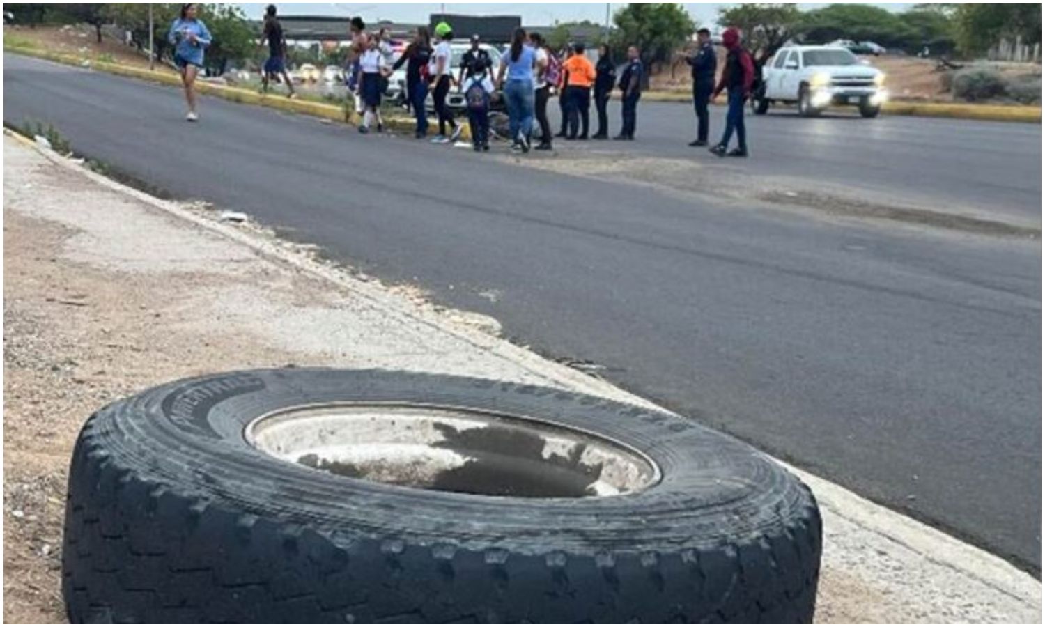 Gandola pierde una rueda en la Circunvalación Uno y causa la muerte de un ciclista en Maracaibo
