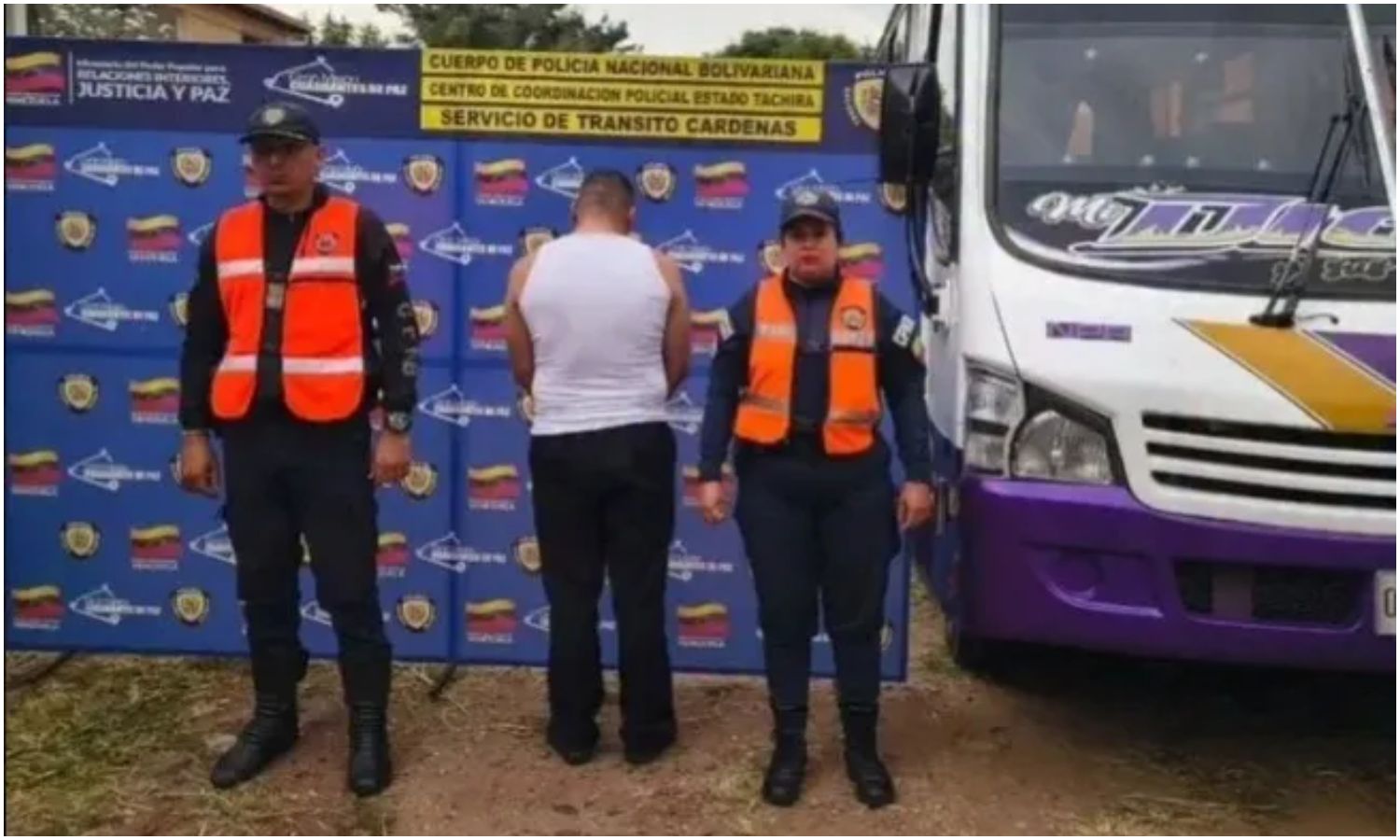 Detienen a conductor de transporte público por acosar a una adolescente en Valencia