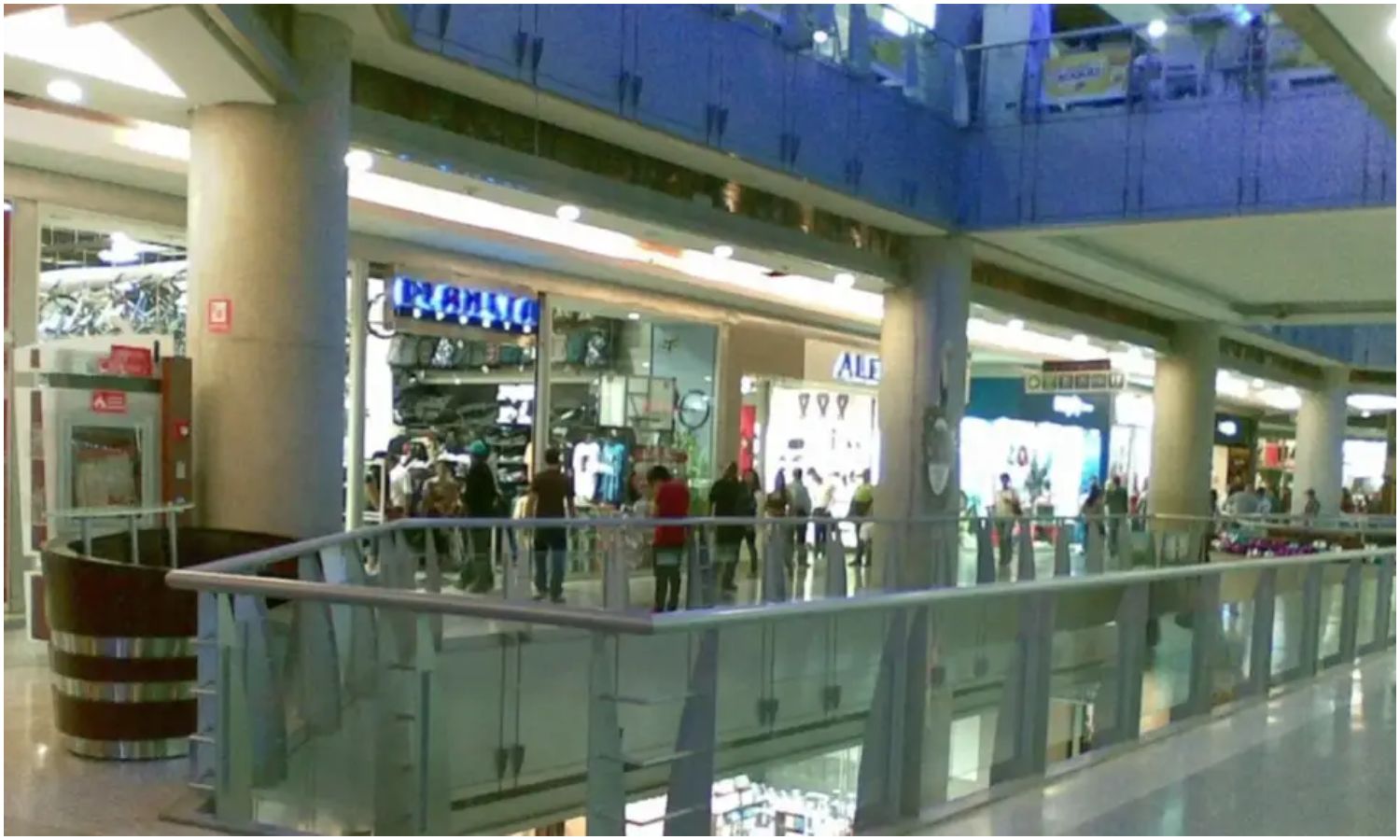 Joven fallece tras caer desde un piso alto en el Centro Comercial Líder