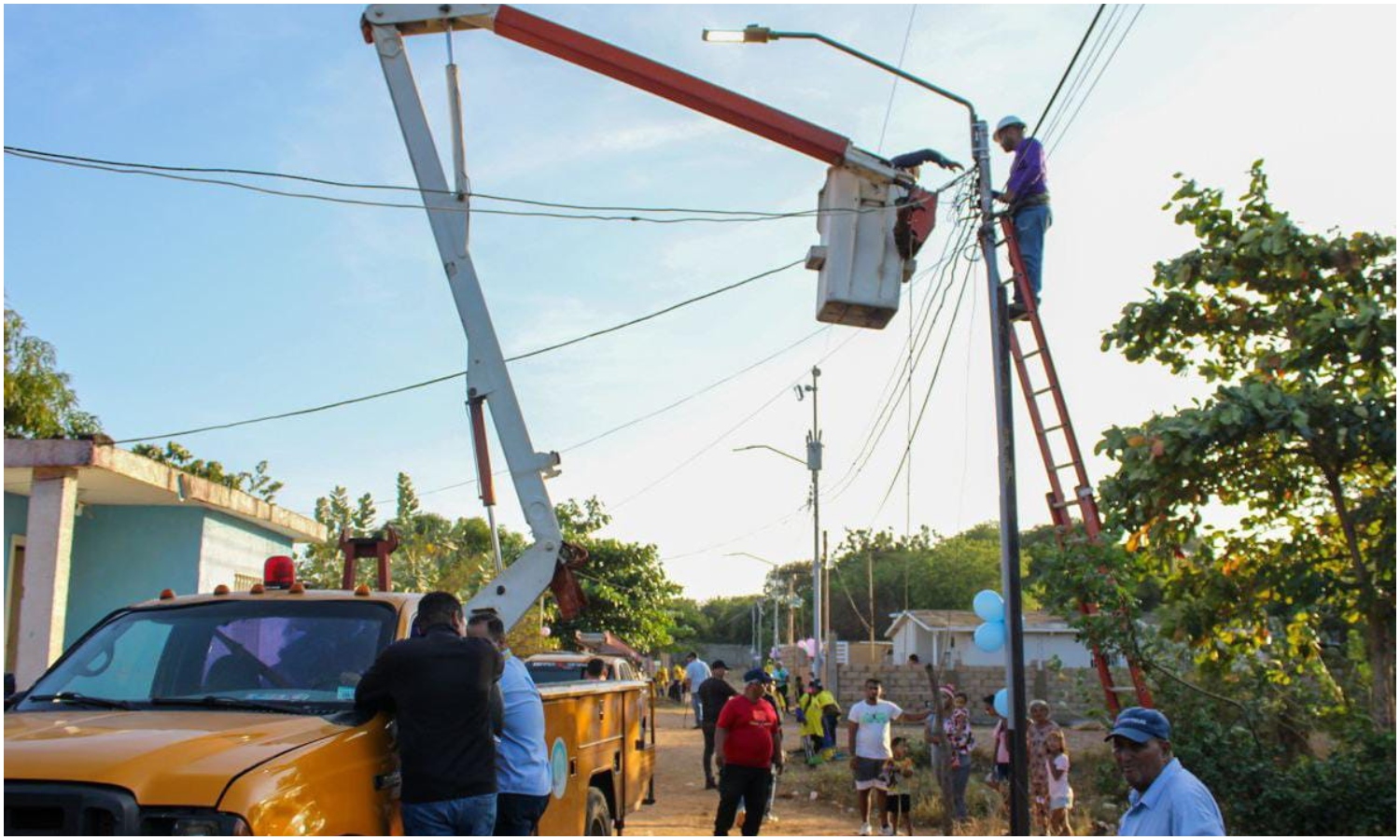 Alcaldía de Maracaibo y Corpoelec colocan transformadores y mejoran redes eléctricas en Manuelita Sáenz y Ancón Bajo