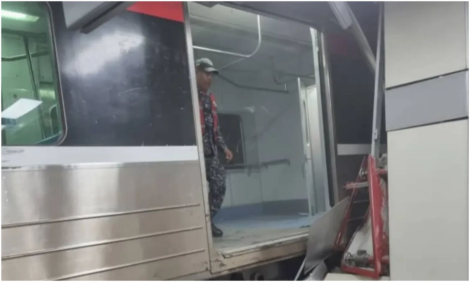Descarrilamiento de tren en el Metro de Caracas deja al menos ocho lesionados 