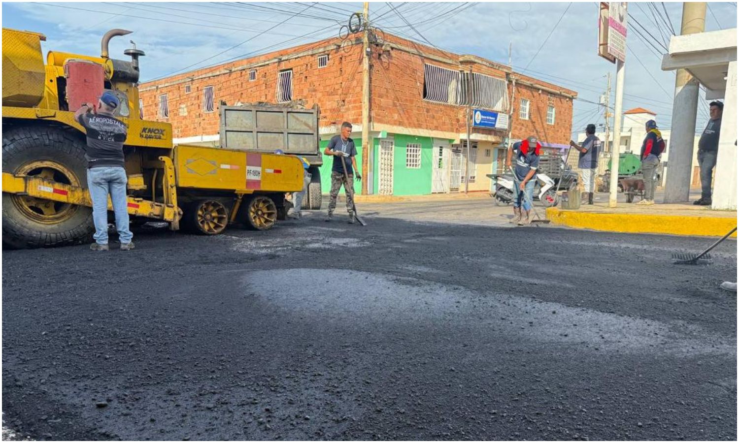 Alcaldía de Maracaibo coloca más de 3.500 toneladas de asfalto en Cumbres y acelera plan de recuperación vial
