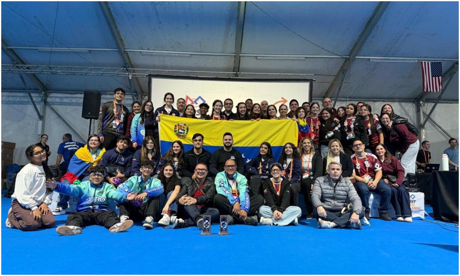 Equipos de tres colegios de Maracaibo destacan en competencia internacional de robótica en Italia