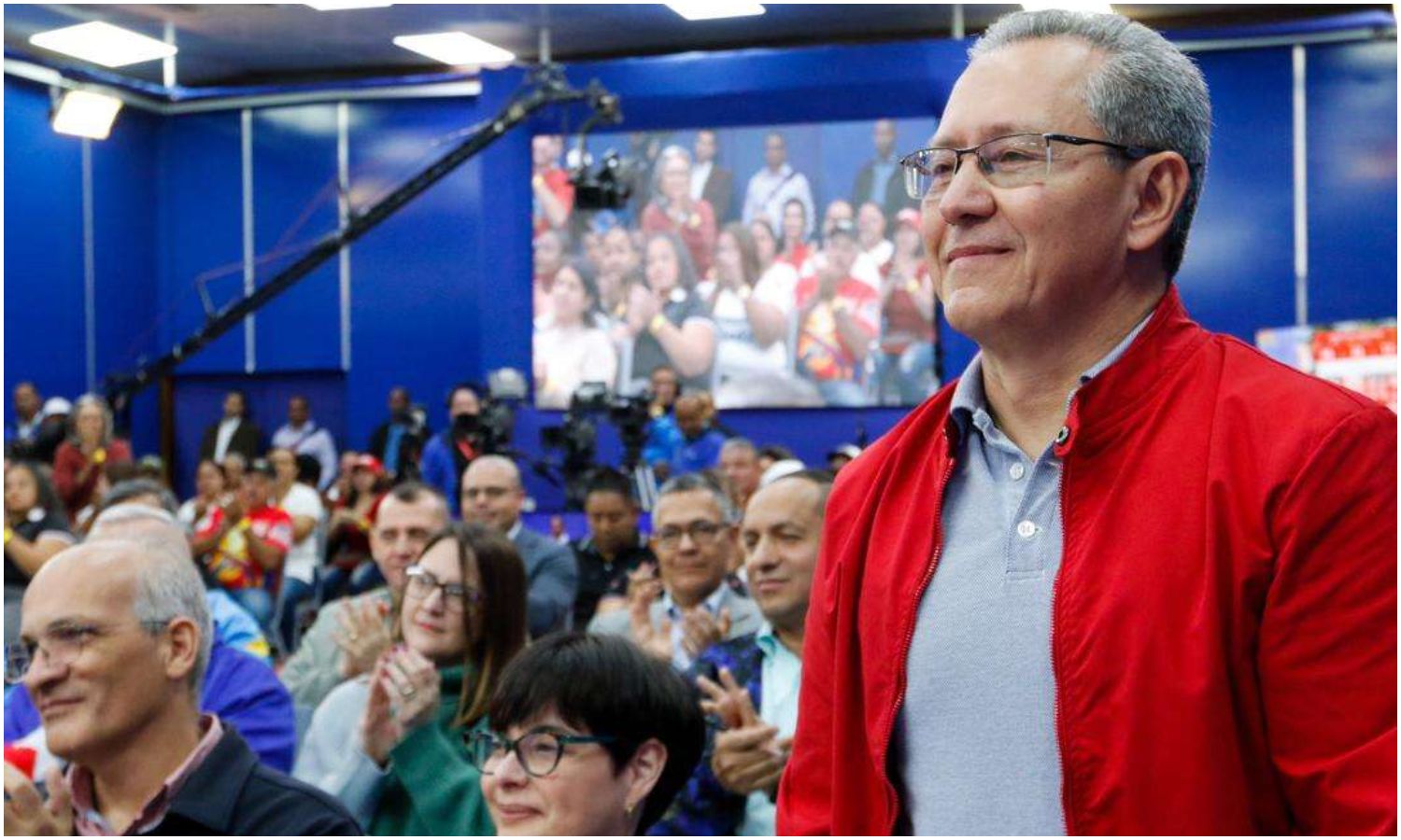 Julio León Heredia sustituye a “El Potro” Álvarez y asume la presidencia encargada del Instituto Nacional de Hipódromos