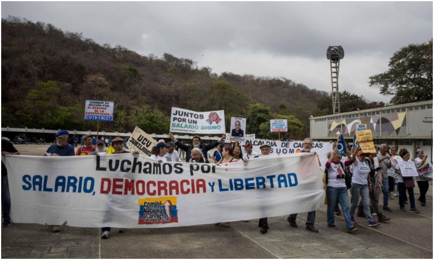 OIT exige al gobierno aumentar el salario mínimo y avanzar en reformas laborales