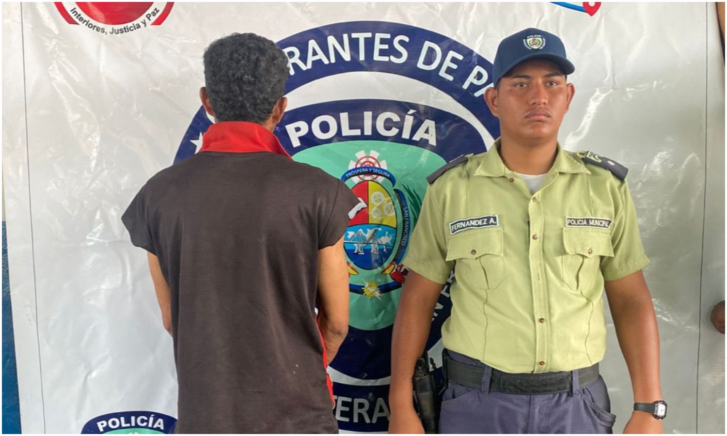 Hombre intentó atacar con un hacha a funcionarios de Polisur tras ser denunciado por violencia de género