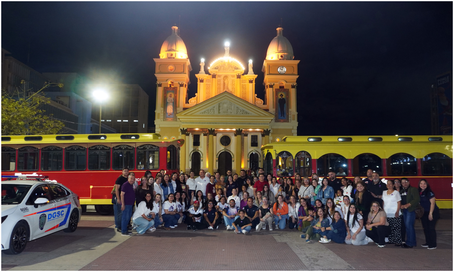 Zulianos y turistas recorrieron la Ruta de los Siete Templos a bordo del Tranvía de Maracaibo