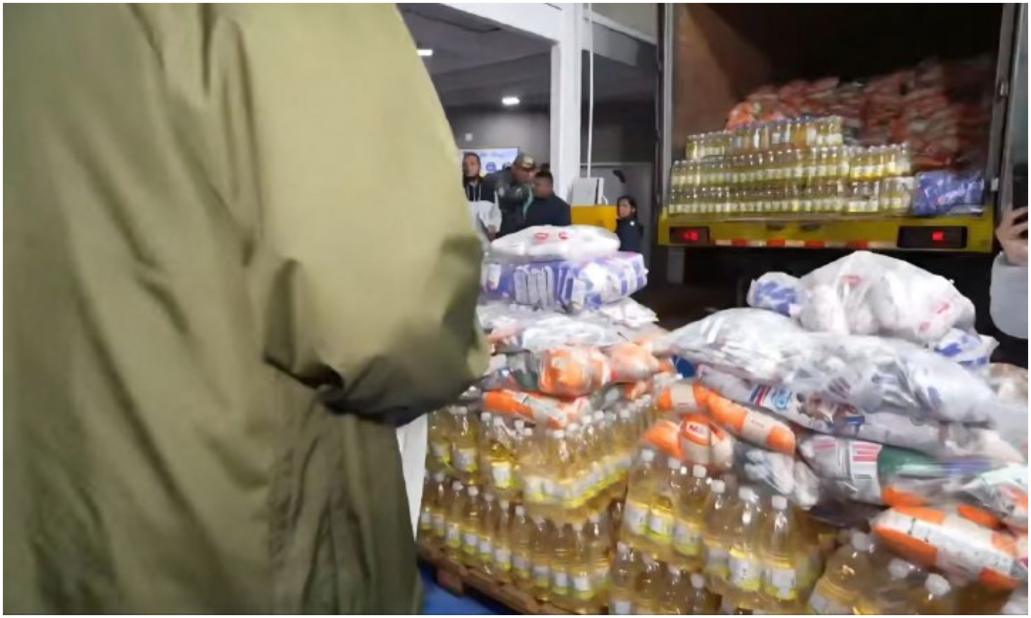 Gobierno distribuye 2.600 toneladas de alimentos y agua potable en La Guaira tras emergencia sísmica