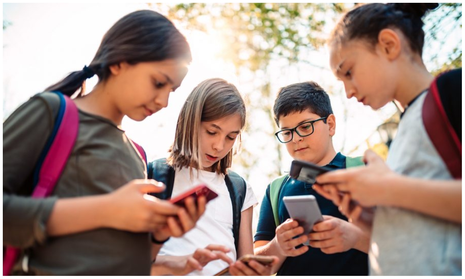 Canadá impulsa ley para prohibir redes sociales a menores de 16 años