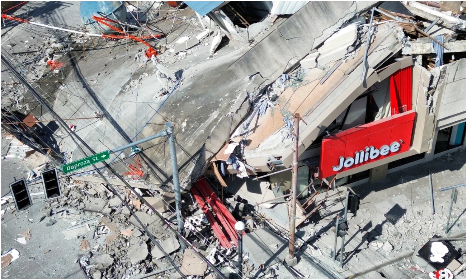 Al menos 31 muertos y 134 heridos tras potente terremoto de magnitud 7,8 en Filipinas