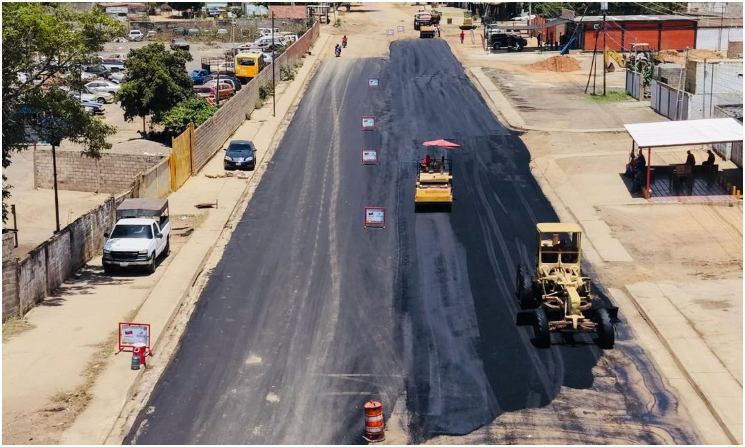 Gobernación del Zulia inicia la colocación de 2.000 toneladas en el eje 4 de la parroquia Francisco Eugenio Bustamante