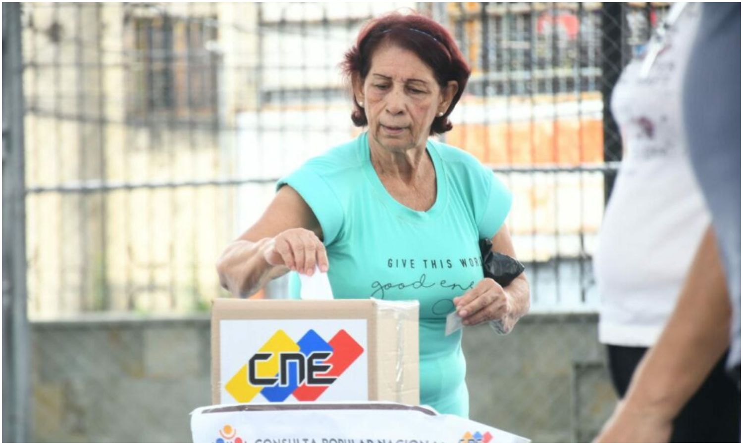 Reprograman la Consulta Popular Nacional y destinan sus recursos a la atención de familias afectadas por los terremotos