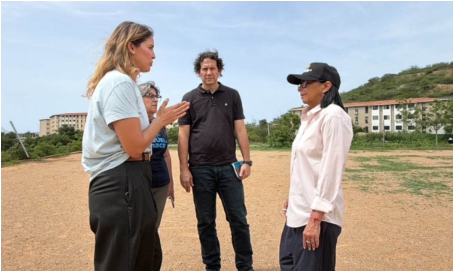 Delcy Rodríguez inspecciona terrenos en La Guaira para construir más de 25 mil viviendas antisísmicas