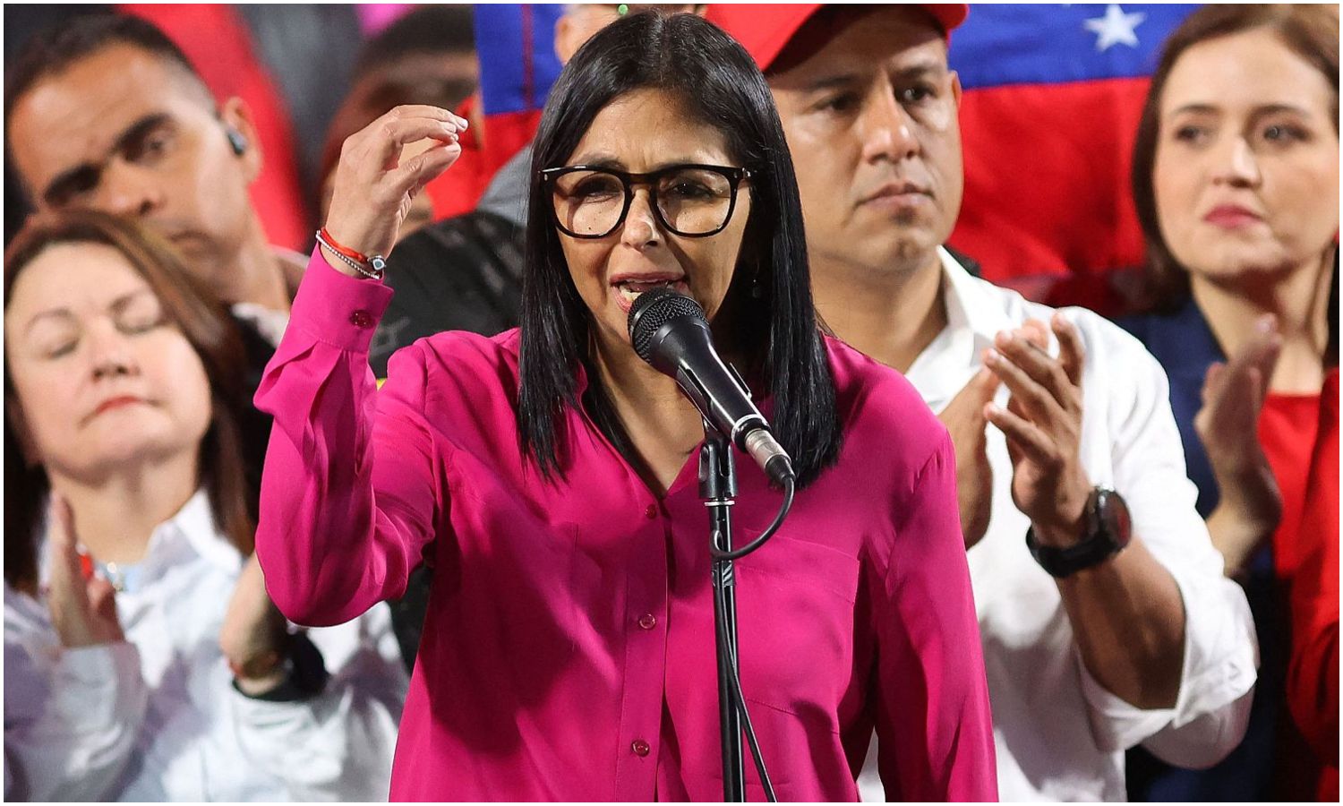 Delcy Rodríguez anuncia que bancos darán créditos a afectados por los terremotos para comprar viviendas