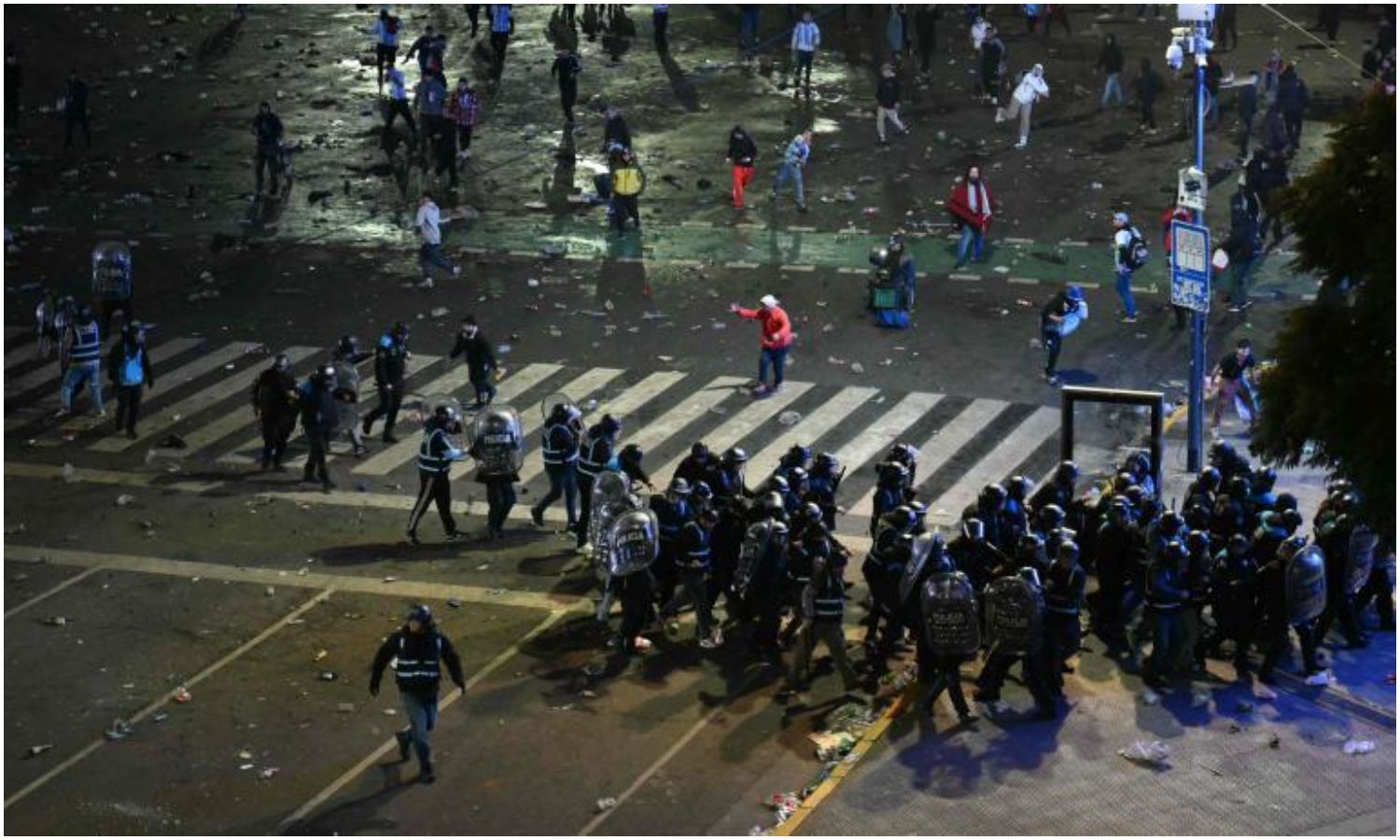 Disturbios tras la derrota de Argentina en el Mundial dejan tres muertos, cerca de 20 heridos y 12 detenidos