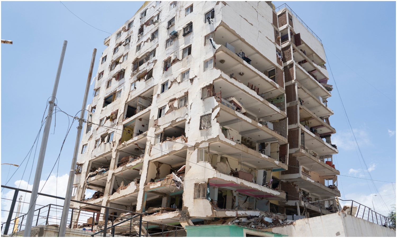 Familiares en La Guaira piden recuperar a las víctimas antes de demoler edificios colapsados: «Nuestros seres queridos no son escombros»