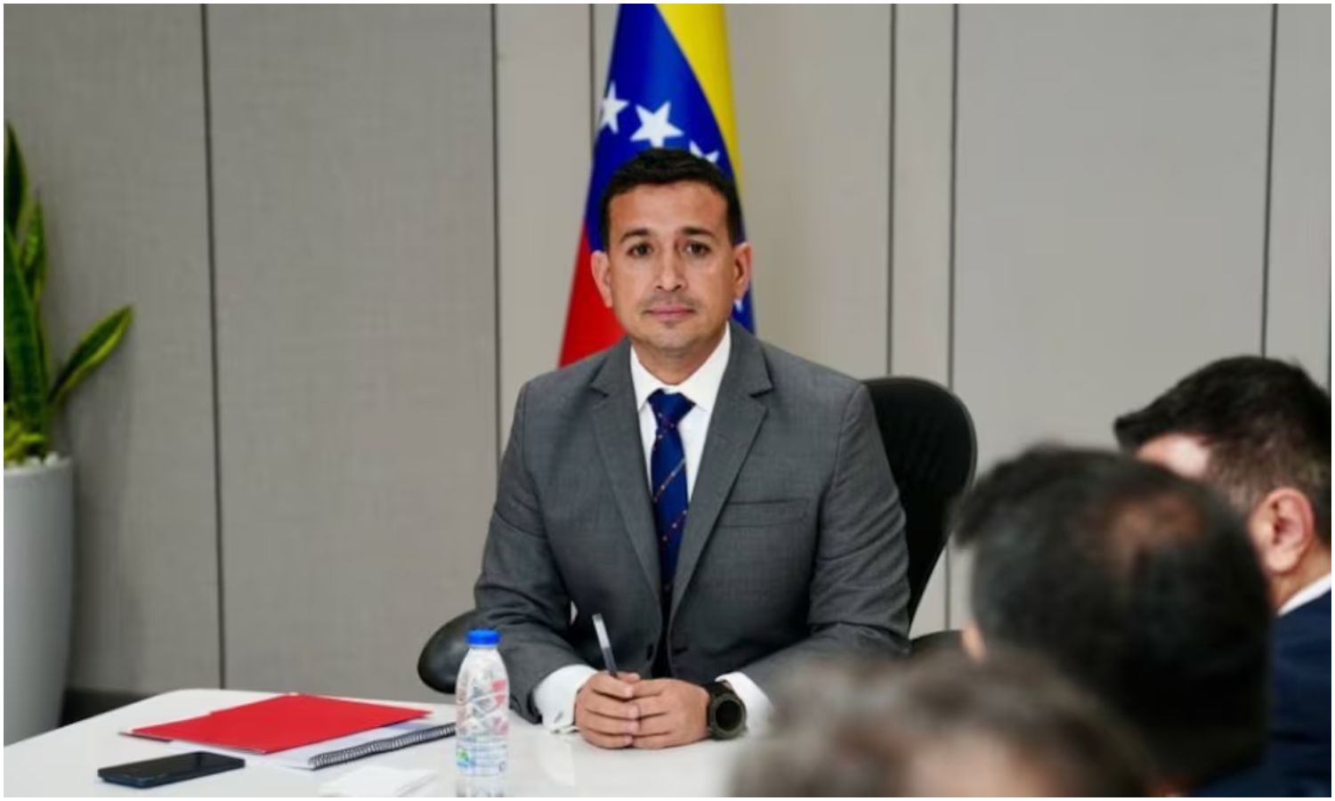 Delcy Rodríguez designa a Johann Álvarez como nuevo encargado de negocios de Venezuela en Estados Unidos