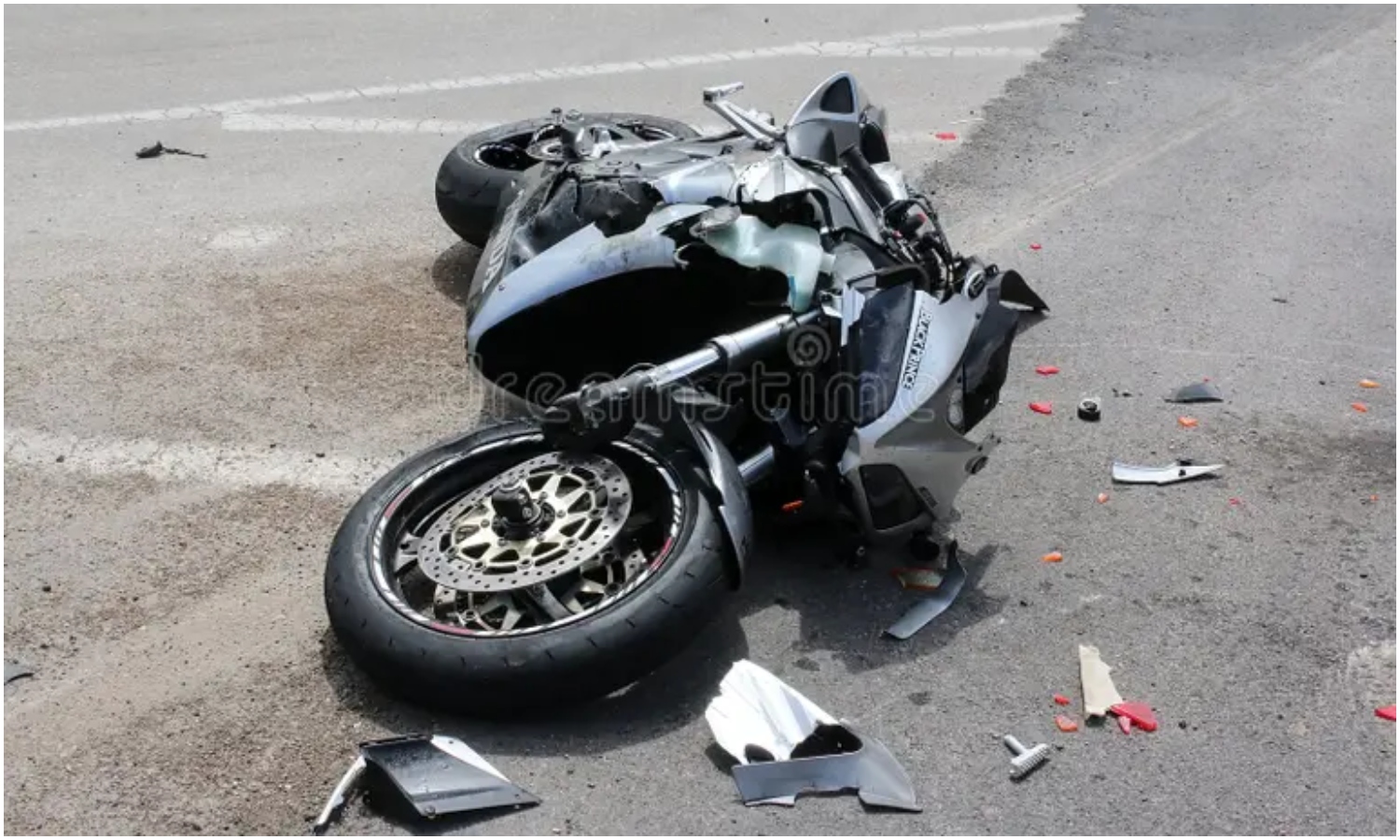 Joven fallece y otro resulta herido tras impactar una motocicleta contra un camión de aseo en Maracaibo