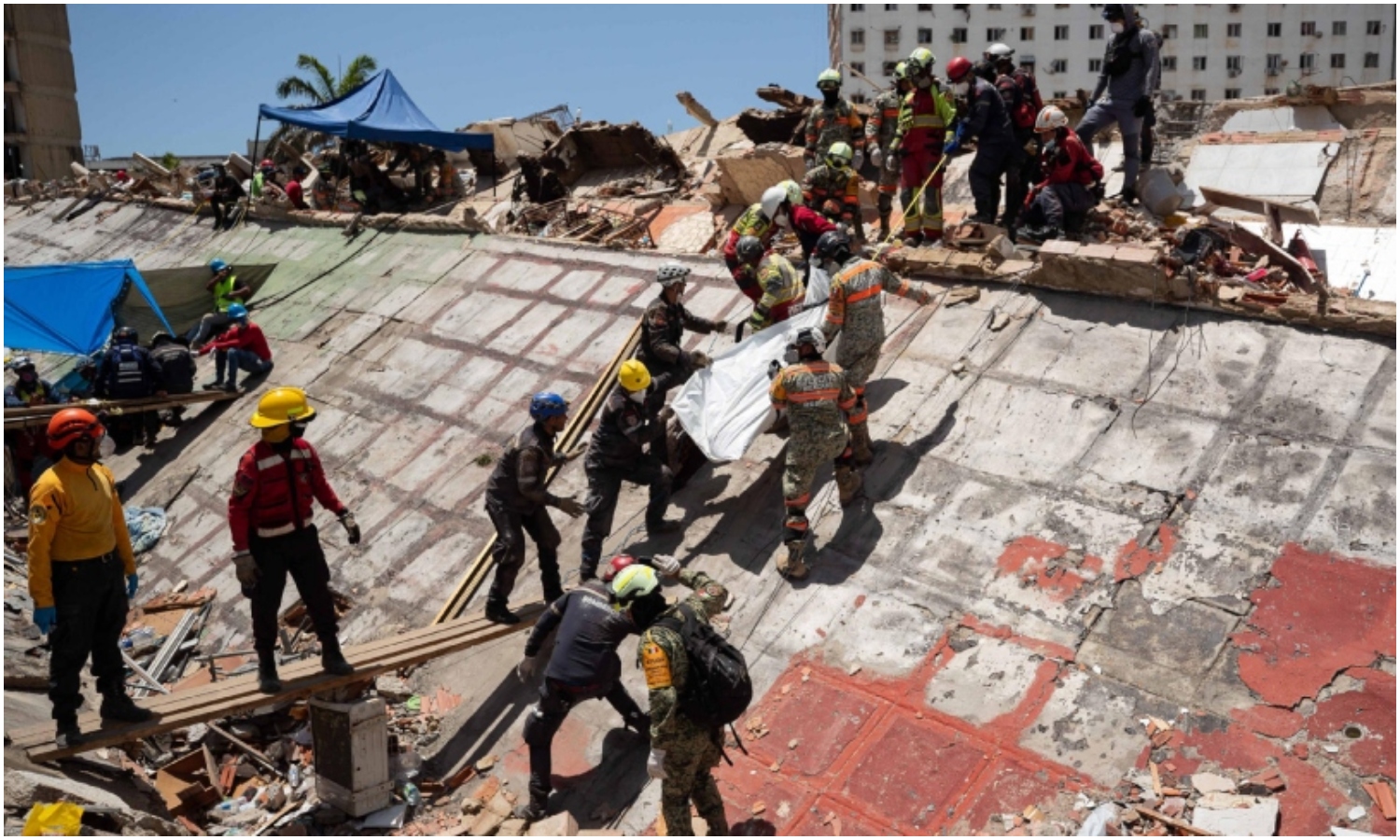 Rescatistas internacionales comienzan a retirarse de Venezuela tras reducirse las posibilidades de hallar sobrevivientes