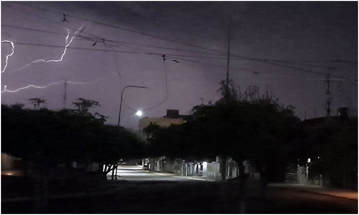 Restablecen más del 90 % del servicio eléctrico afectado por la tormenta en Maracaibo