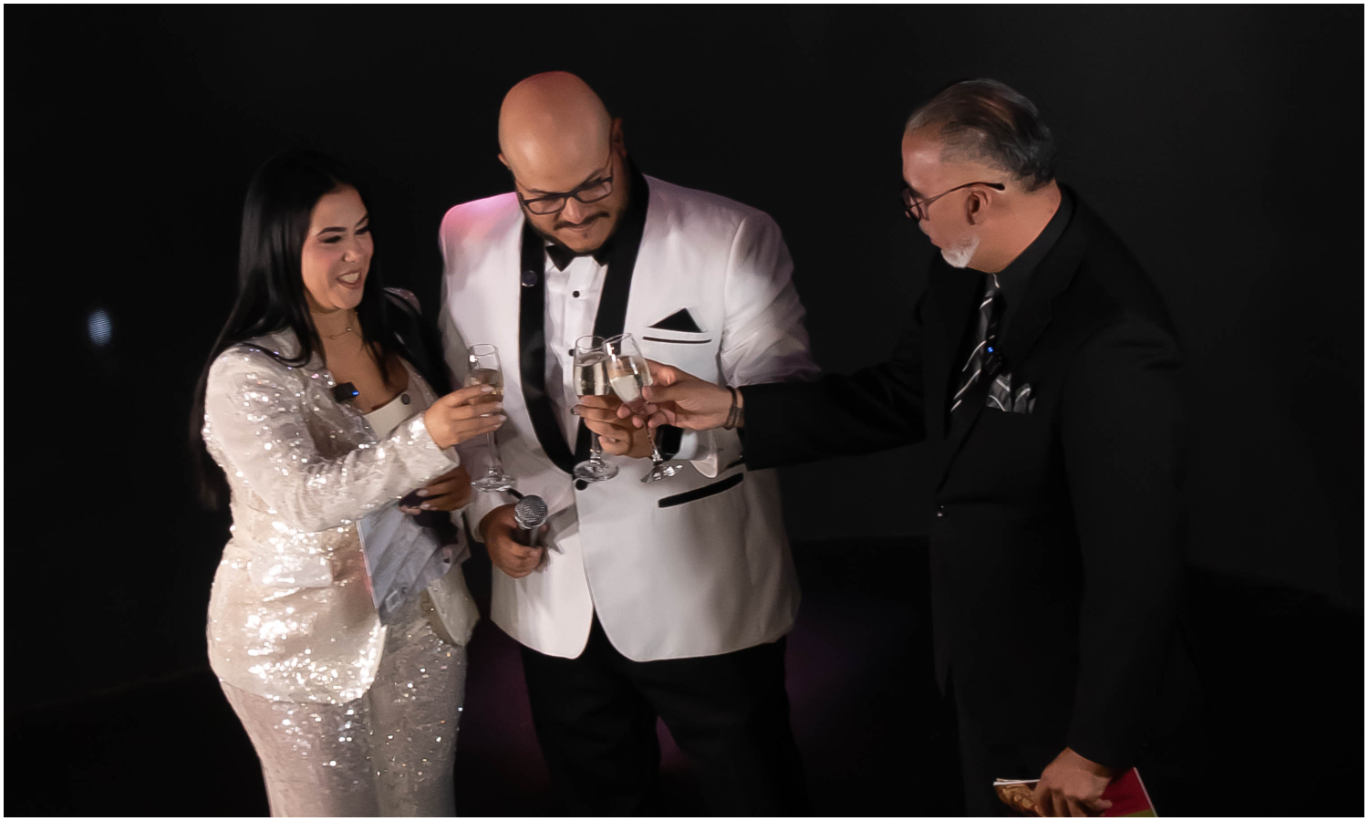 Revista Irreverente lanza su quinta edición con Ericka Acosta como protagonista