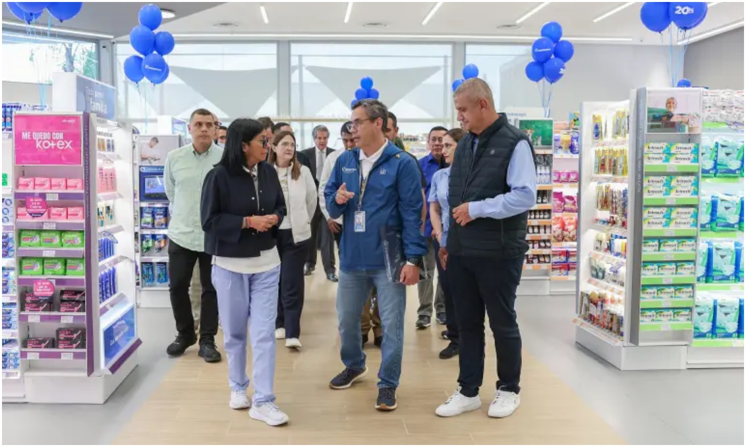 Delcy Rodríguez reactiva comercios estratégicos y entrega financiamientos en La Guaira