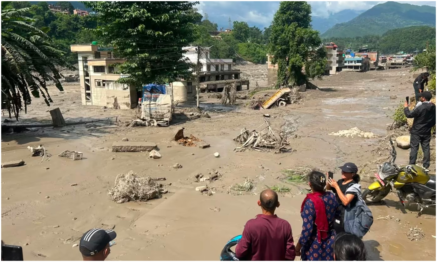 Inundaciones en el Himalaya dejan al menos 17 muertos y cientos de desaparecidos
