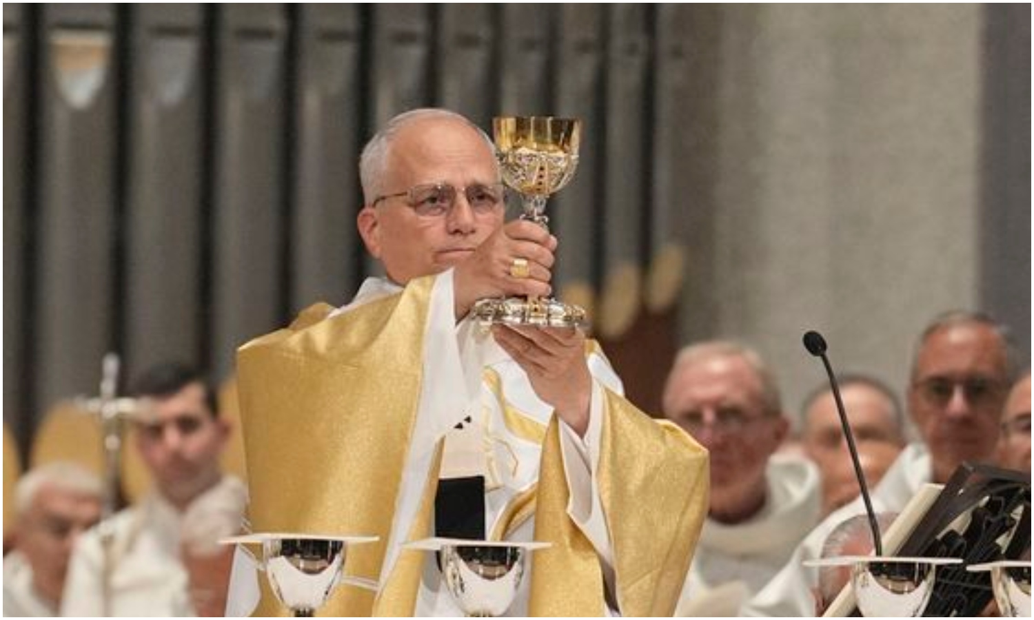 Papa León XIV llama a obispos y sacerdotes a evitar “abusos” en la liturgia