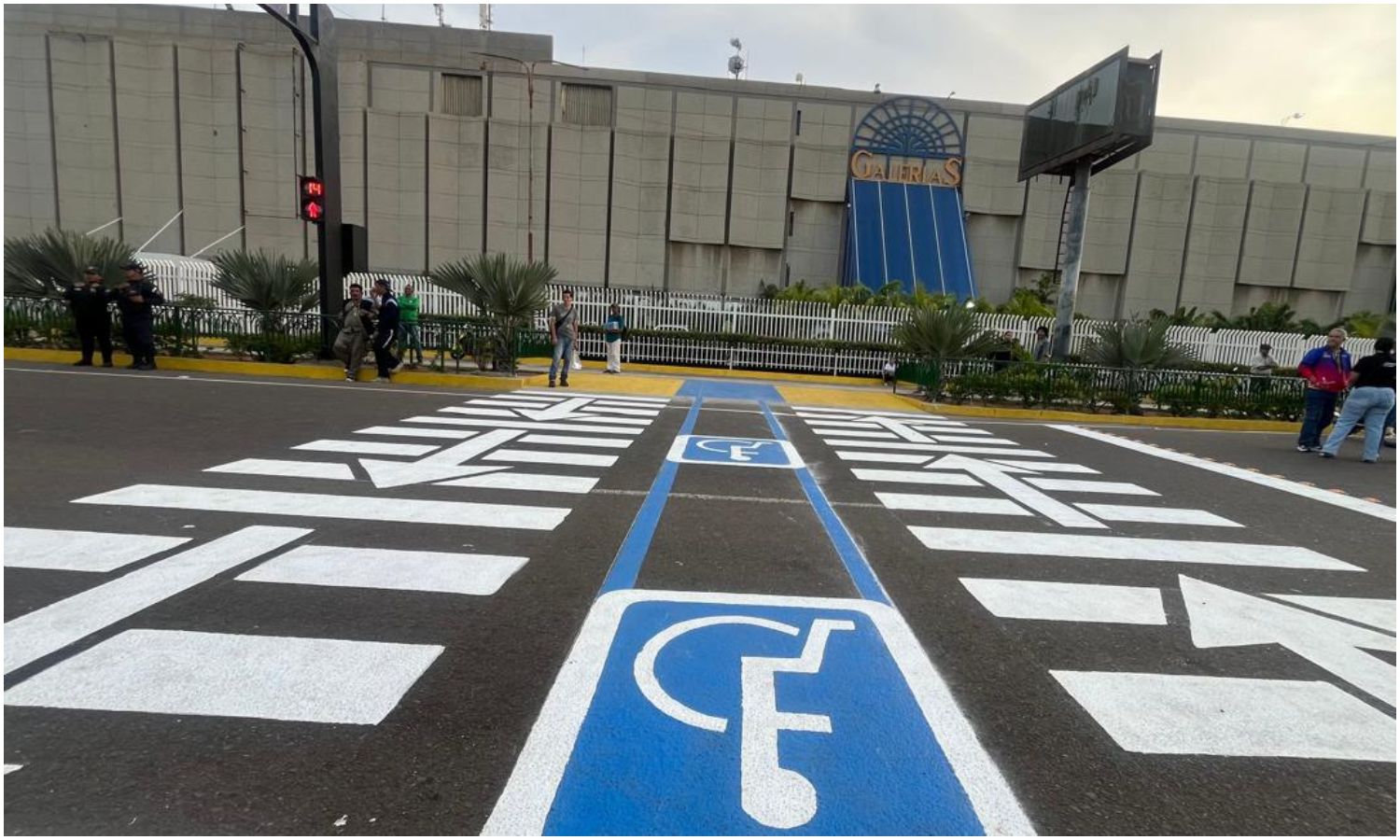 Alcaldía de Maracaibo inaugura el paso peatonal en Galerías para reforzar la seguridad vial de 60 mil usuarios diarios