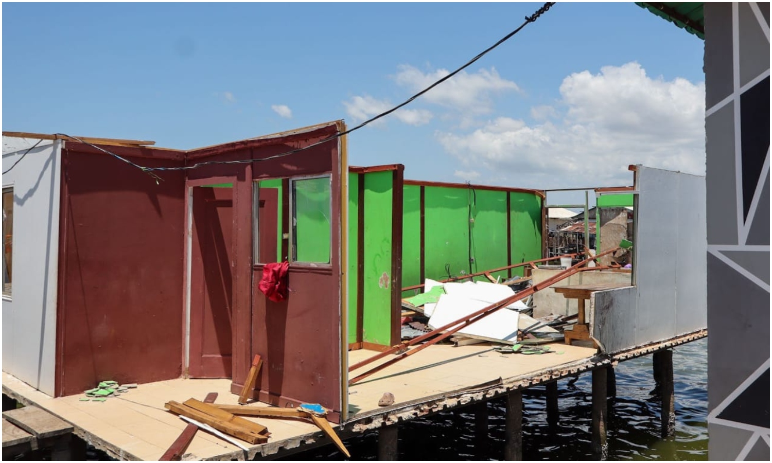 Alcaldía de Maracaibo brinda atención a familias afectadas en Santa Rosa de Agua tras paso de la onda tropical 40