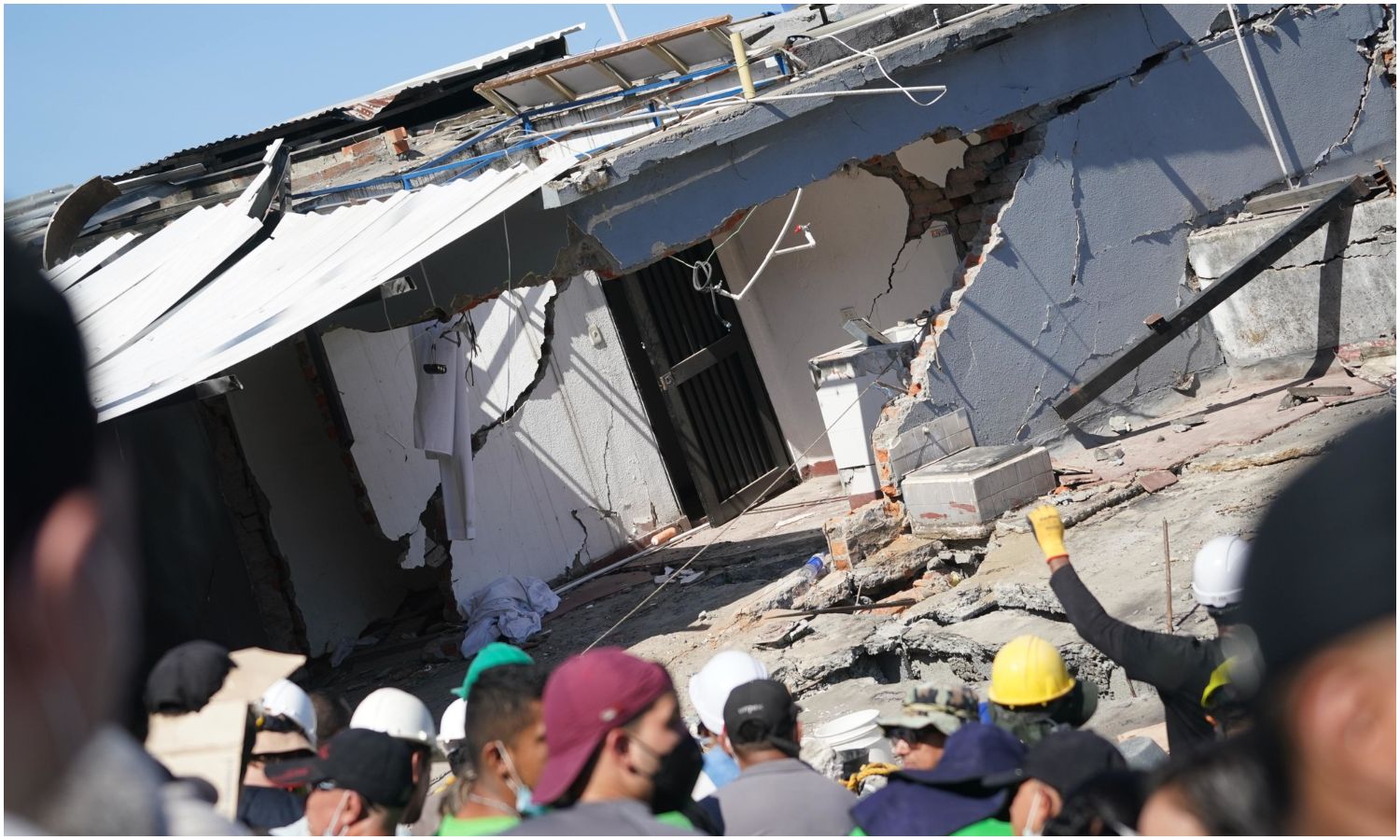 Colombia eleva a 265 los muertos y a 496 los desaparecidos por el terremoto