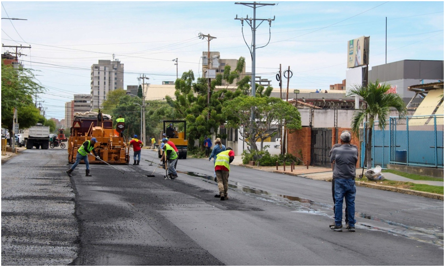 Alcaldía de Maracaibo amplía plan de asfaltado a sectores que presentaban años de deterioro