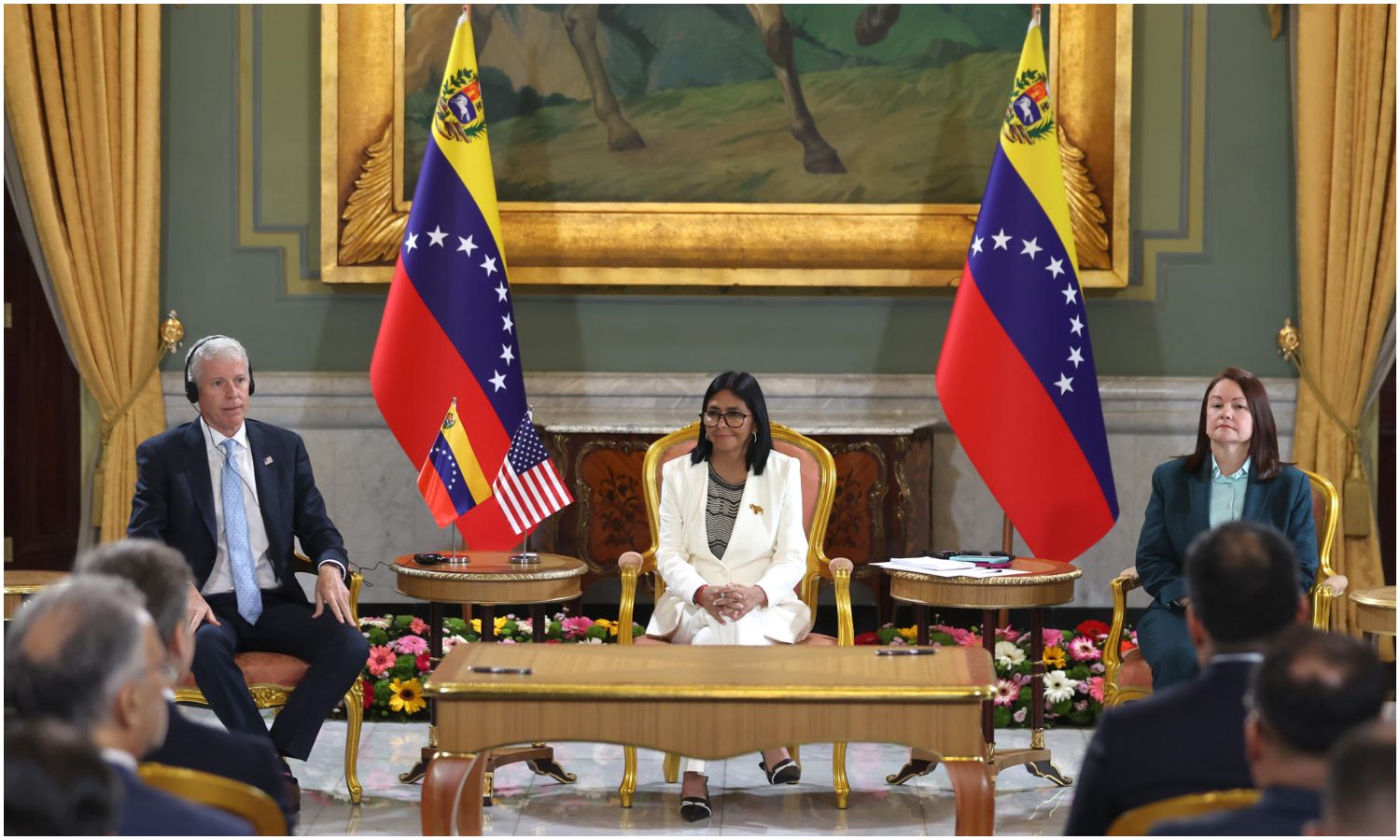 Delcy Rodríguez firma acuerdos petroleros con Chevron y ENI durante visita del secretario de Energía de Estados Unidos