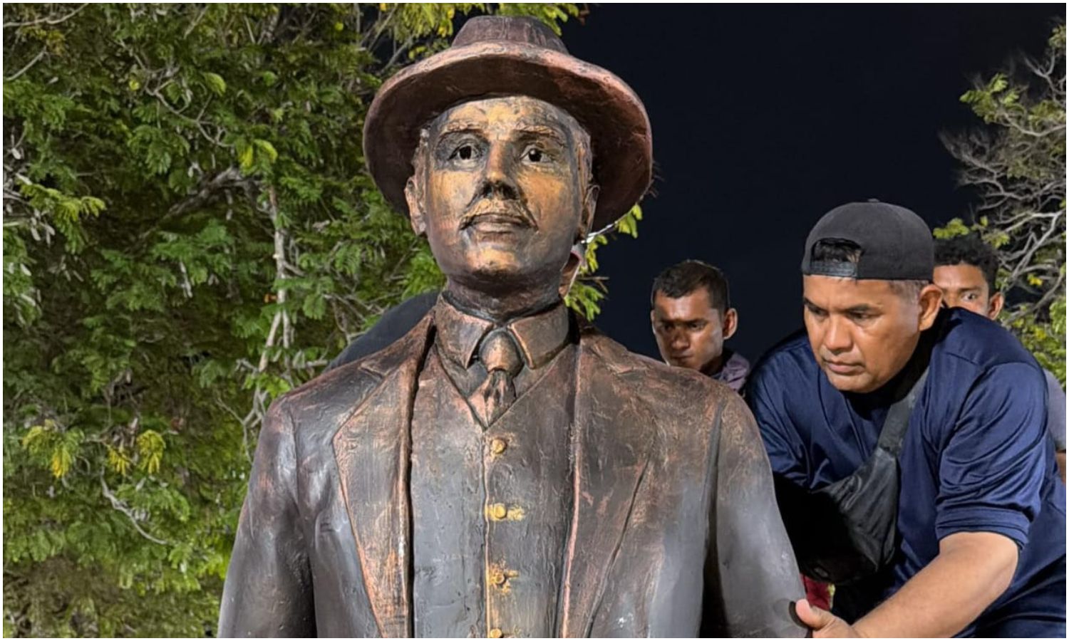 Alcaldía de Maracaibo rinde homenaje a San José Gregorio Hernández con escultura en LUZ