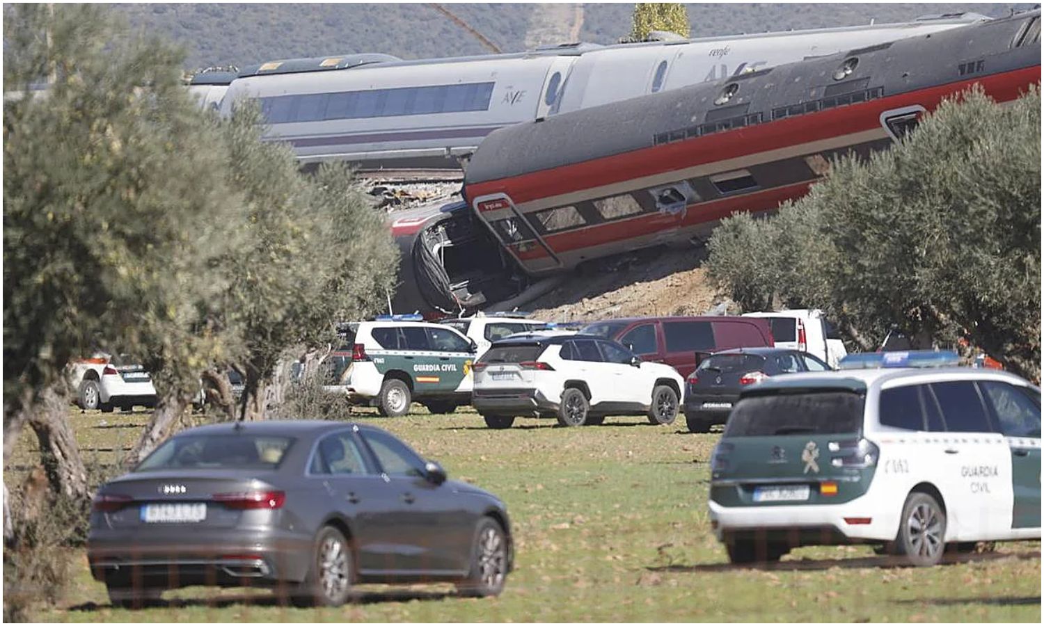 Aumentan a 69 los fallecidos y 110 los heridos por choque de trenes en España